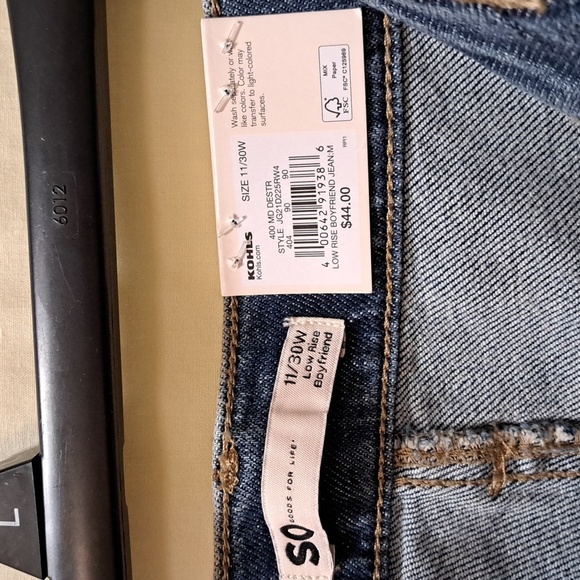 NWT SO Women's Boyfriend Low Rise Sz 11/30W Relaxed through hip & thigh jeans - Picture 4 of 6